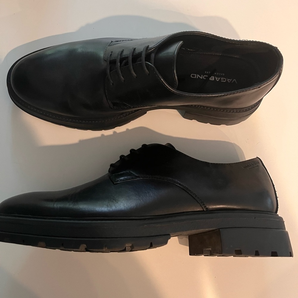 Vagabond Men's Classic Black Oxfords